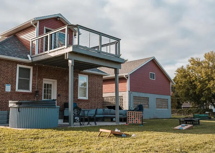 Sandusky Bay Hot Tub, Gym, Patio, Games, Recreation Watercraft, Waterside Home, Check It Out!