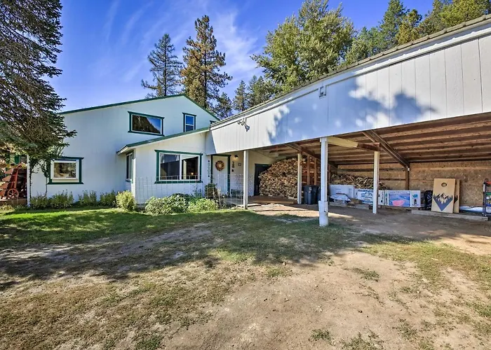 Family Home W/ Stunning River & Mountain View