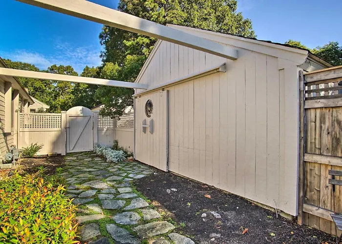 2 Mi To Beach: Retreat W/ Pool & Grill In Mashpee!