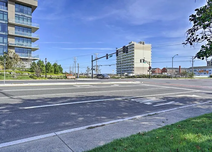 Long Branch Getaway: Grill, 1 Block To Beach!