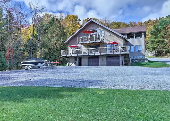 Lakefront Bolton Retreat W/ Balcony + Views!