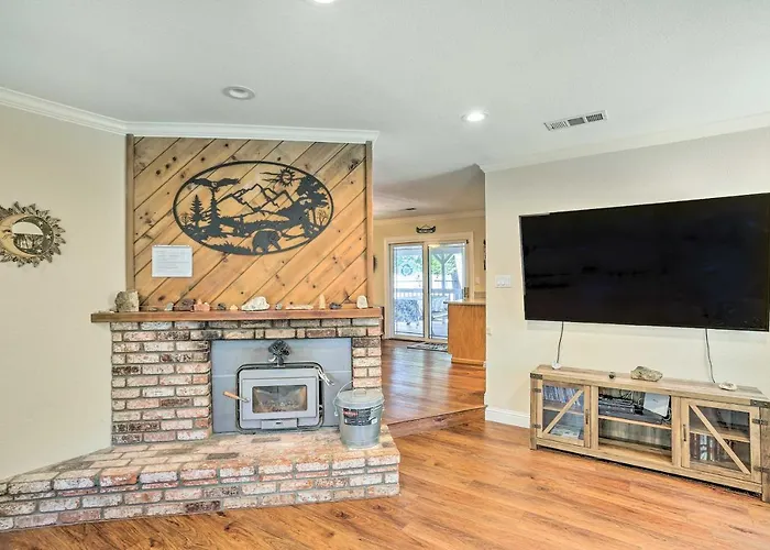Charming Shasta Lake Retreat: Boat, Hike & Fish!