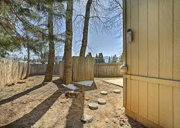 Centrally Located Mt Shasta Home W/ Deck!