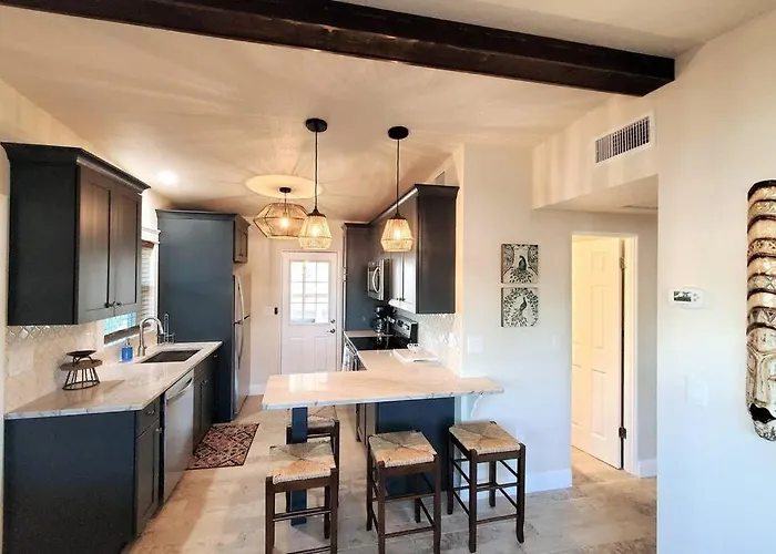 Bali Bungalow - Downtown Cocoa Beach