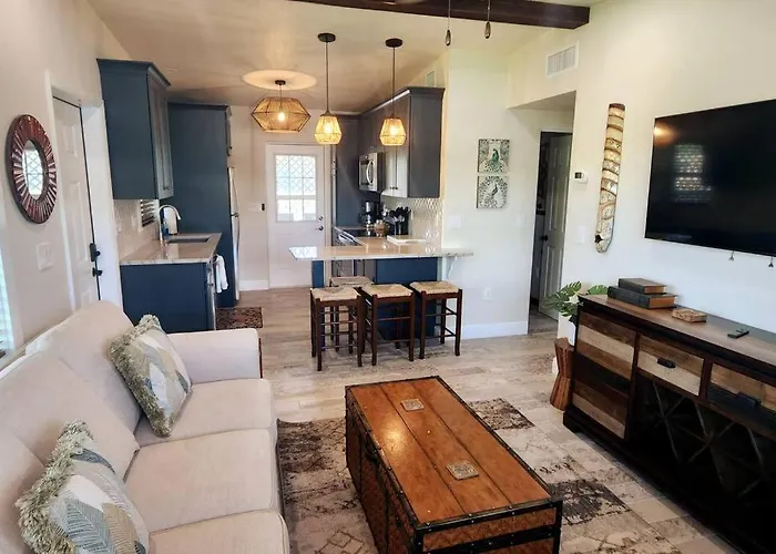 Bali Bungalow - Downtown Cocoa Beach