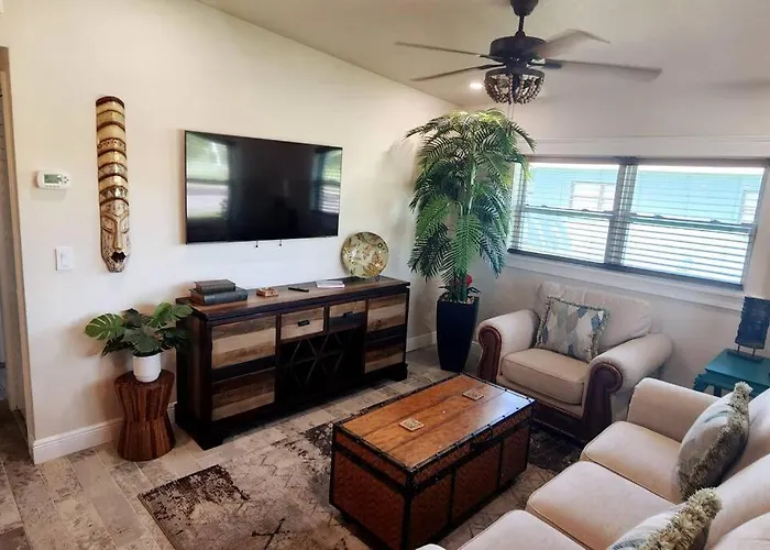 Bali Bungalow - Downtown Cocoa Beach