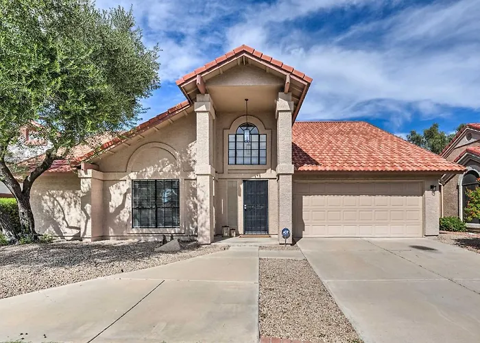 Ideal For Snowbirds! Poolside Getaway In Glendale