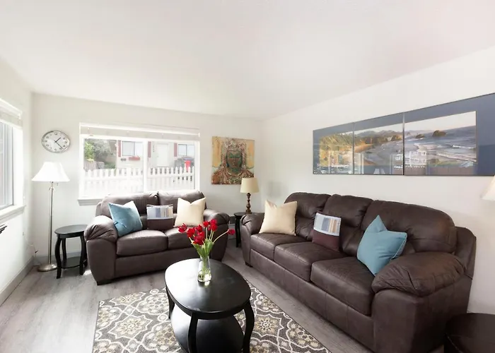 Riverwalk Seaside- Walk To Beach, Seaside Beach Condo, Pet Friendly, Sleeps 6