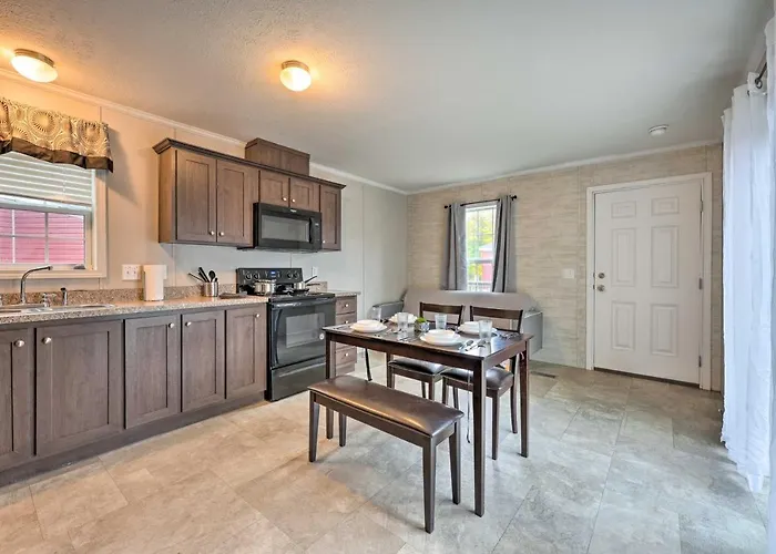 Cassopolis Cabin Close To Parks & Fishing!