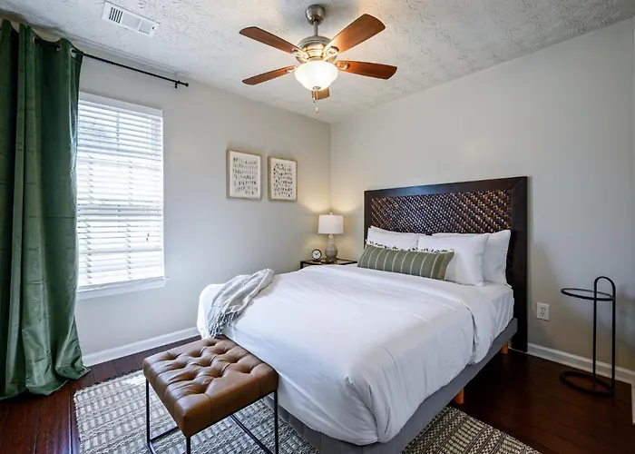 Modern 3Br Townhome Near Downtown Woodstock