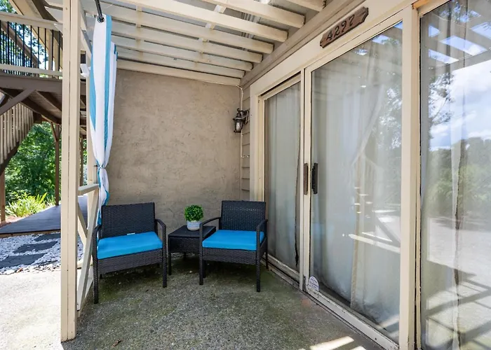Stylish 2Br Unit Near Roswell & Woodstock