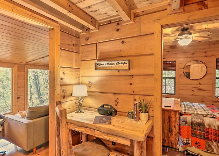 Fireplace & Foliage: Quaint Blue Ridge Cabin!