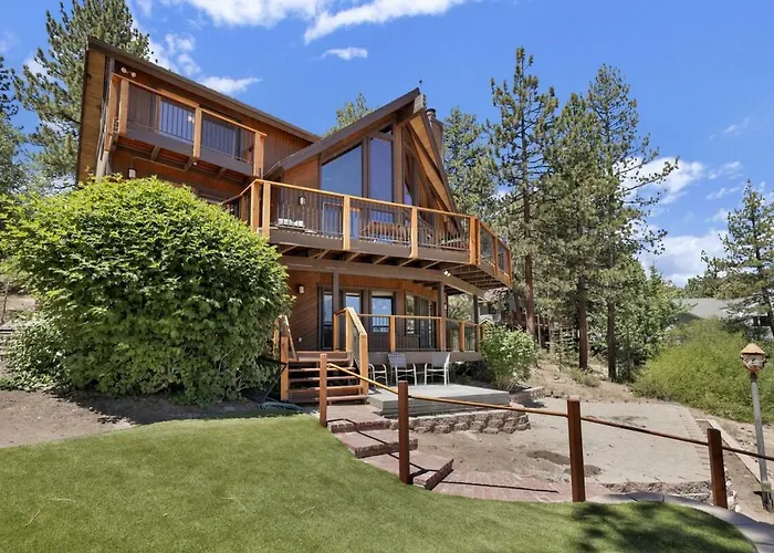 Cove Lakefront Chalet- Hot Tub- Games- Boat Dock