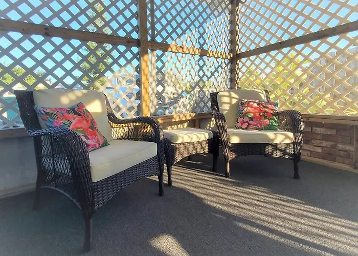Bali Bungalow - Downtown Cocoa Beach
