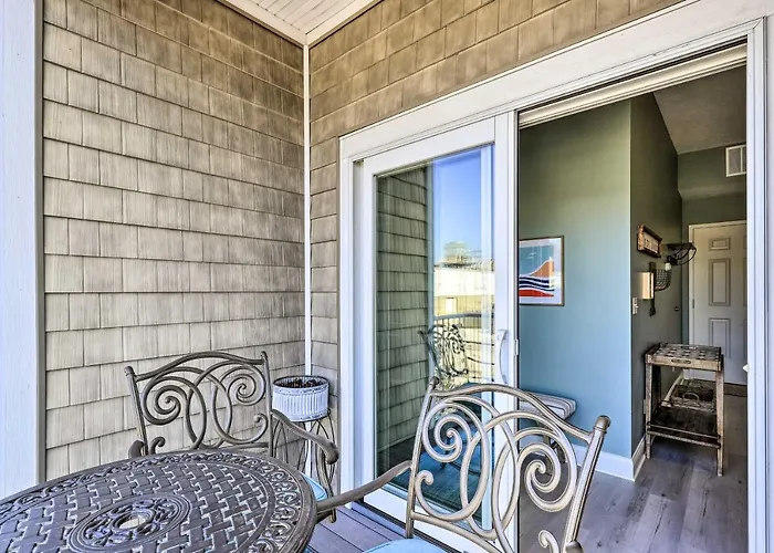 Dtwn Condo, Balcony, No Checkout Chores Required!