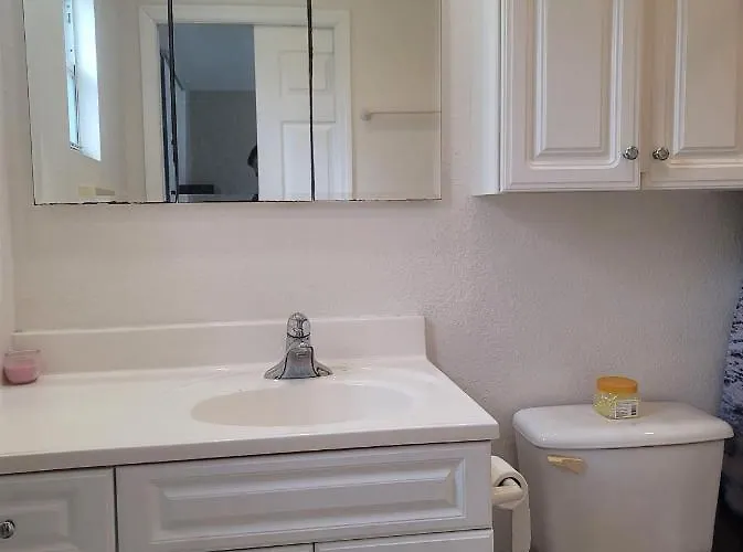 Private Guesthouse Near Siesta Key & Downtown