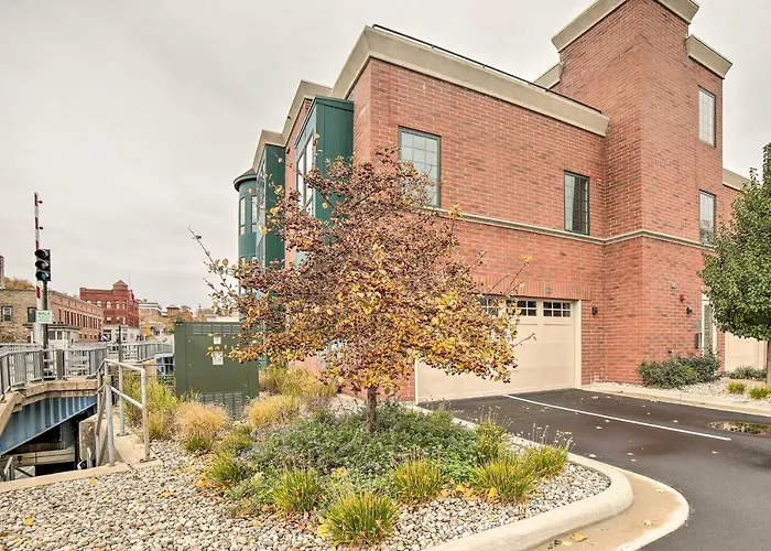 Luxe Manistee Condo W/ Balcony & River Views!