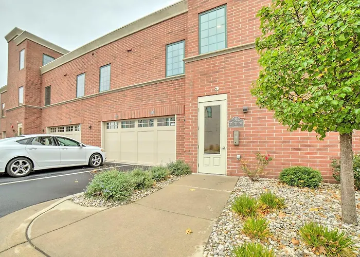 Luxe Manistee Condo W/ Balcony & River Views!