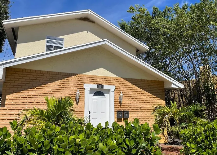 2Br Comfortable Downtown House Near Beach And More