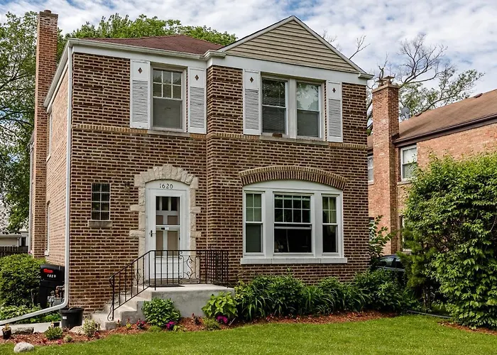 Enjoy Evanston! Slow Down After A Busy Day Sight Seeing - Walking Distance From Public Transportation Apts