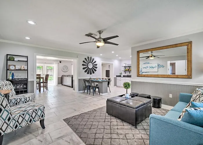 Hot Tub + Game Room: Crystal River Retreat!