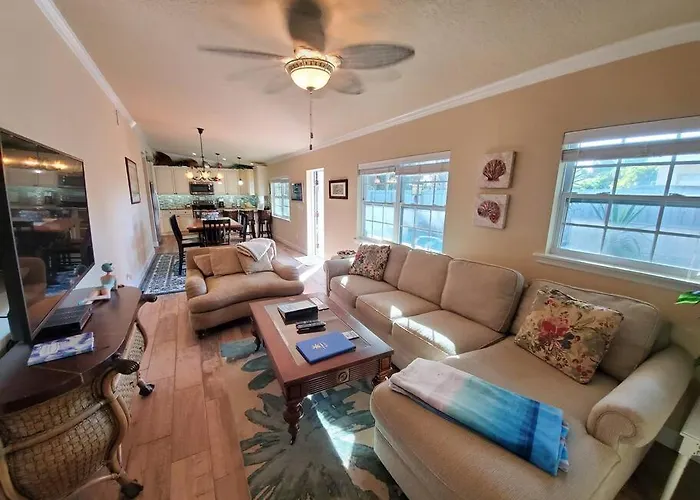 Bahamian Cottage - Heated Pool Walk To The Beach