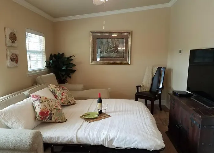 Bahamian Cottage - Heated Pool Walk To The Beach