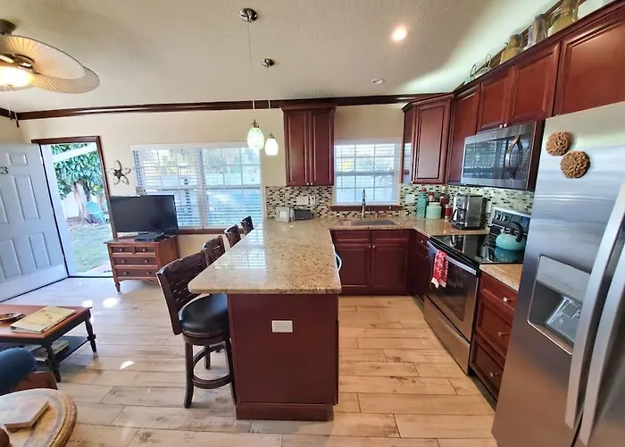 Hawaiian Cottage - Heated Pool Walk To The Beach
