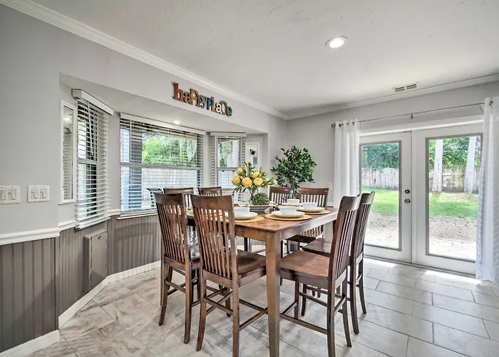 Hot Tub + Game Room: Crystal River Retreat!
