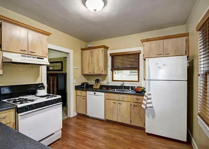 Charming 2Bed French Colonial Apartment In Desirable Midtown Sacramento