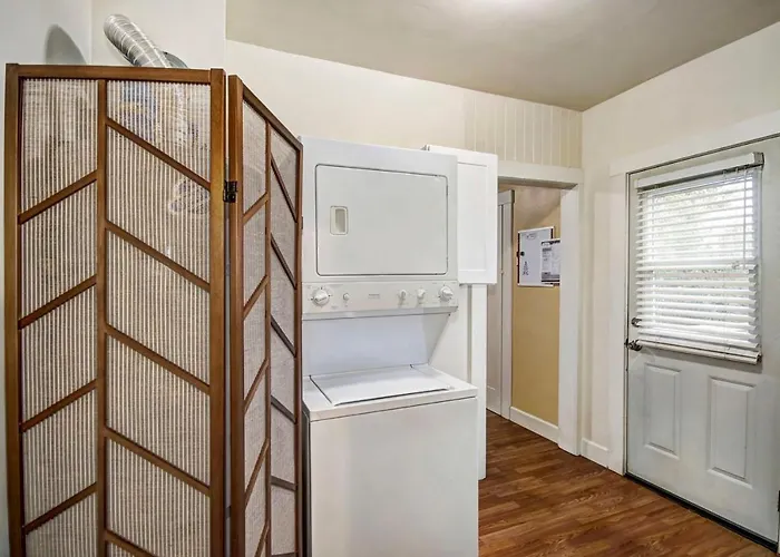 Charming 2Bed French Colonial Apartment In Desirable Midtown Sacramento