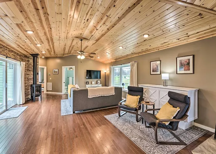 Guesthouse On Lonesome Hollow: Hot Tub & Mtn Views