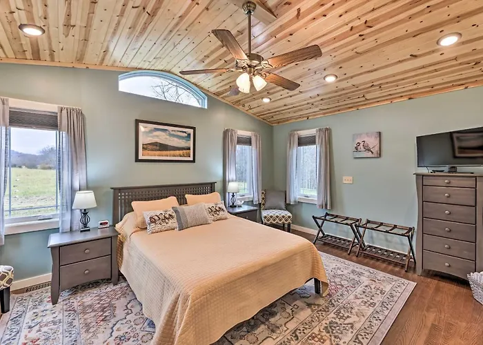 Guesthouse On Lonesome Hollow: Hot Tub & Mtn Views