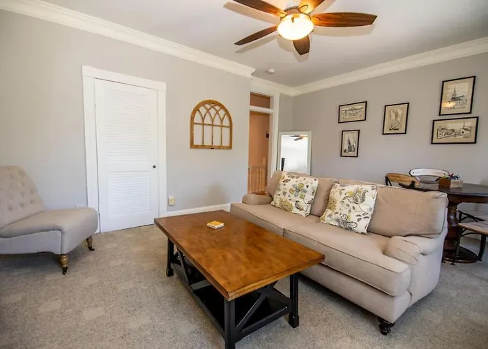 Downtown Annapolis King George 3Rd Floor Hideaway