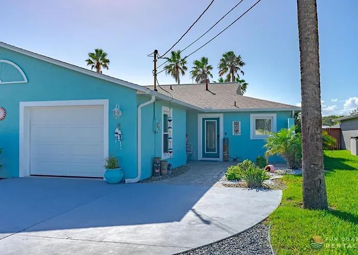Dog Friendly Home Wprivate Fenced Yard, Garage & Fire Pit Steps To The Beach!