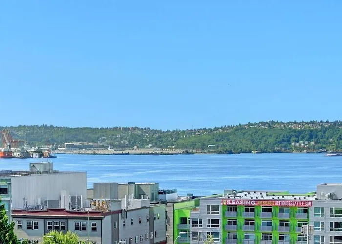 City Water View Oasis With Pool & Gym Near Cruise In Heart Of Seattle