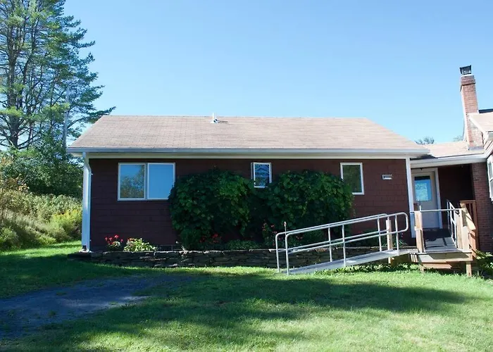 Spacious Country Retreat Close To Town And Nature, Sylvana Farm Vt