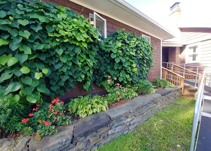 Spacious Country Retreat Close To Town And Nature, Sylvana Farm Vt
