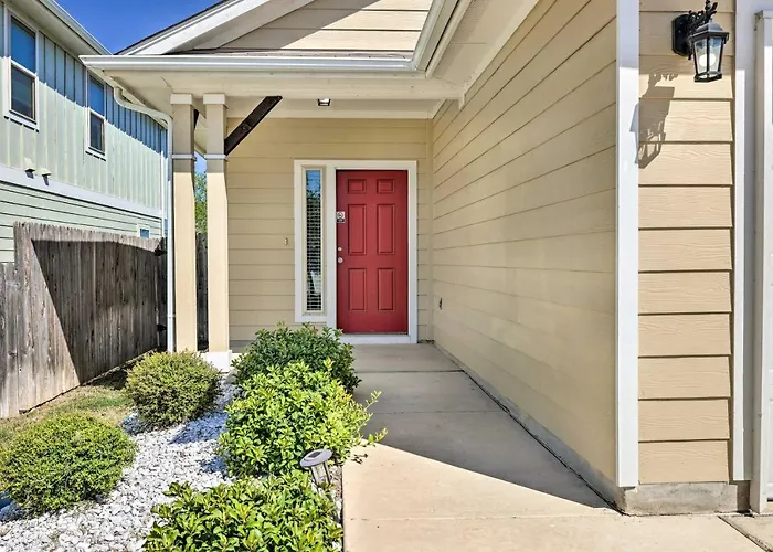 Family Home W/ Fenced Yard In Austin Suburbs!