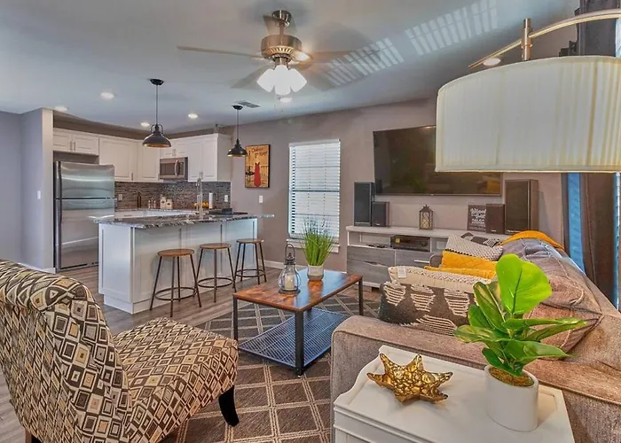 Cozy Haven Attached To Million Home - South Tampa