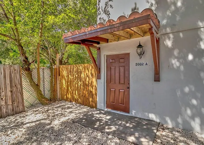 Cozy Haven Attached To Million Home - South Tampa
