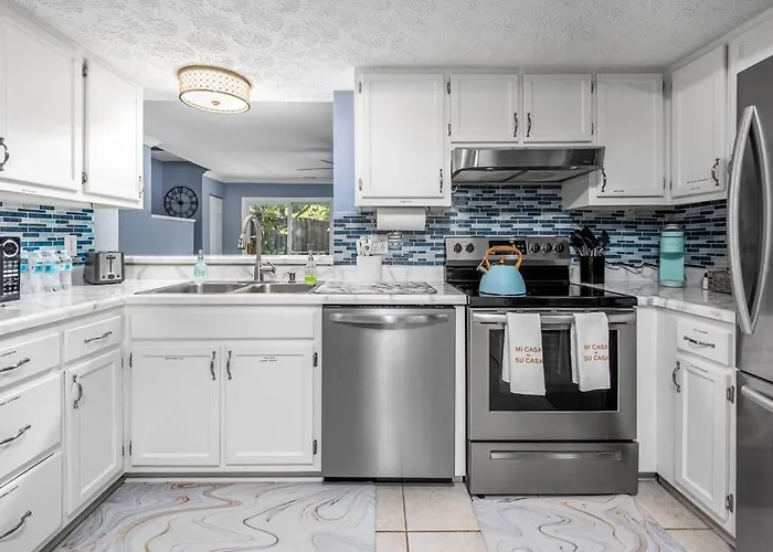 Cozy End Unit Townhouse 1 Mile From Downtown Cary