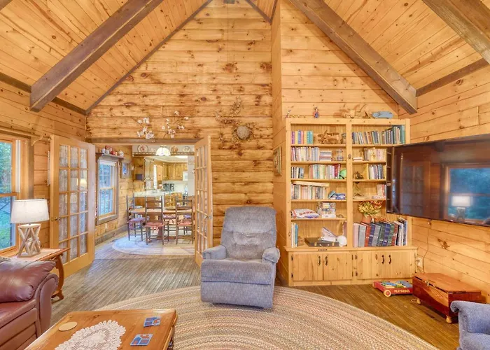 400 Ft Of Lakefront! Cabin W/ Deck + Dock!