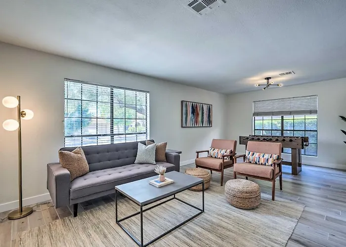 Ideal For Snowbirds! Poolside Getaway In Glendale