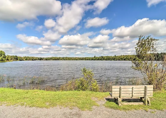 Walk To Lake: Game Room Getaway In Pocono Summit!