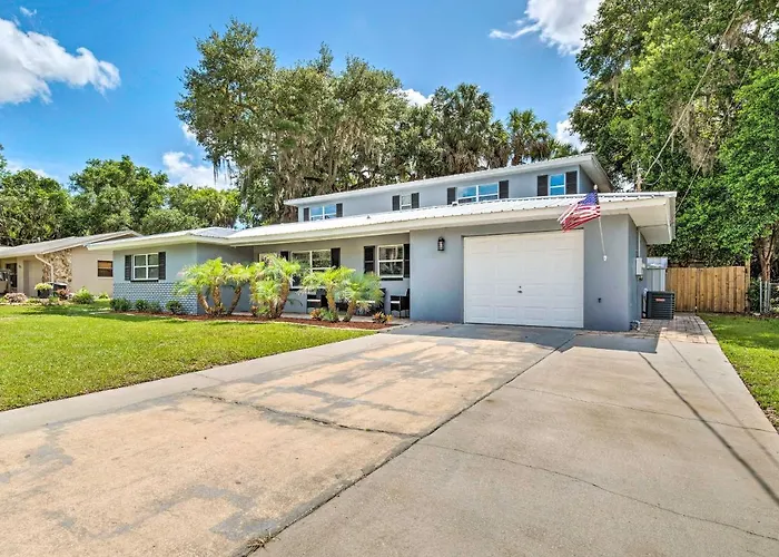 Hot Tub + Game Room: Crystal River Retreat!