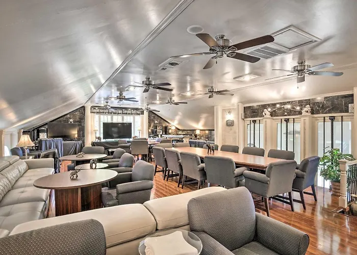 Greenville Apt W/ Patio: Work, Play & Unwind!