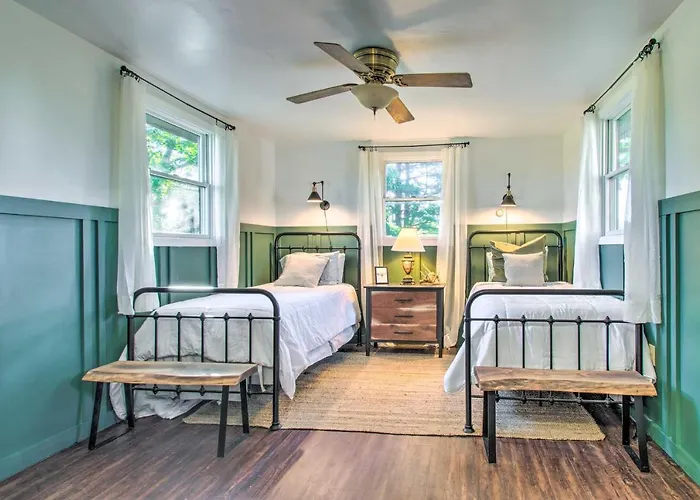 Beautifully Restored Farmhouse In Marshall!