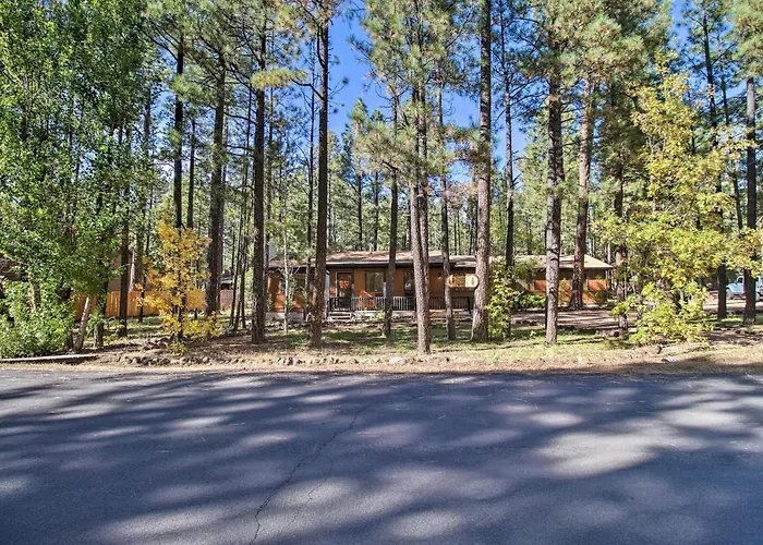 Fireplace, Deck & Grill: Pinetop Cabin Rental!
