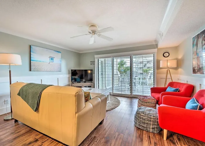 Bright Carolina Beach Condo - Walk To Shore!